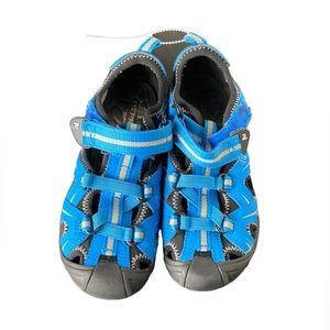 Merrell blue trail outdoor sandals. 13